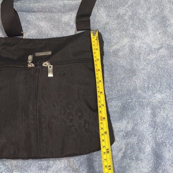Like new Baggallini Leopard Print Crossbody bag - Picture 5 of 10